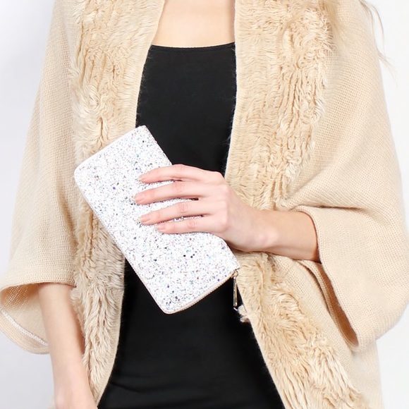 White glitter is around wallet - Picture 2 of 6